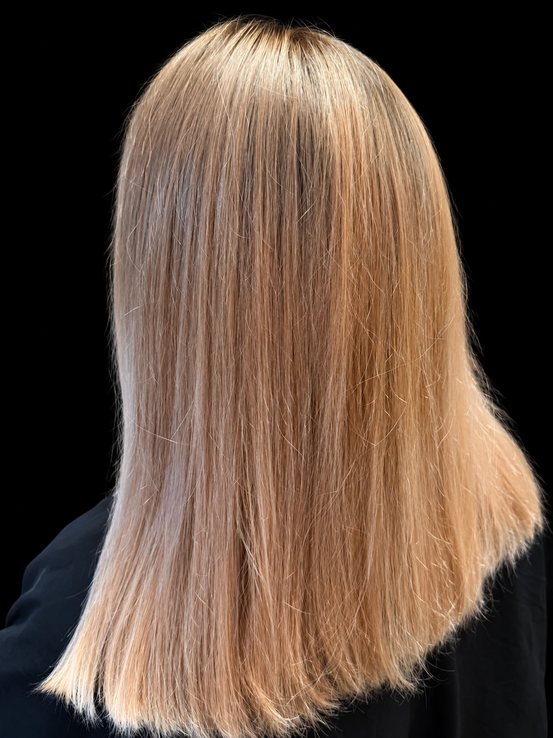 Viktoria Dudar · Blond · Glatte Längen