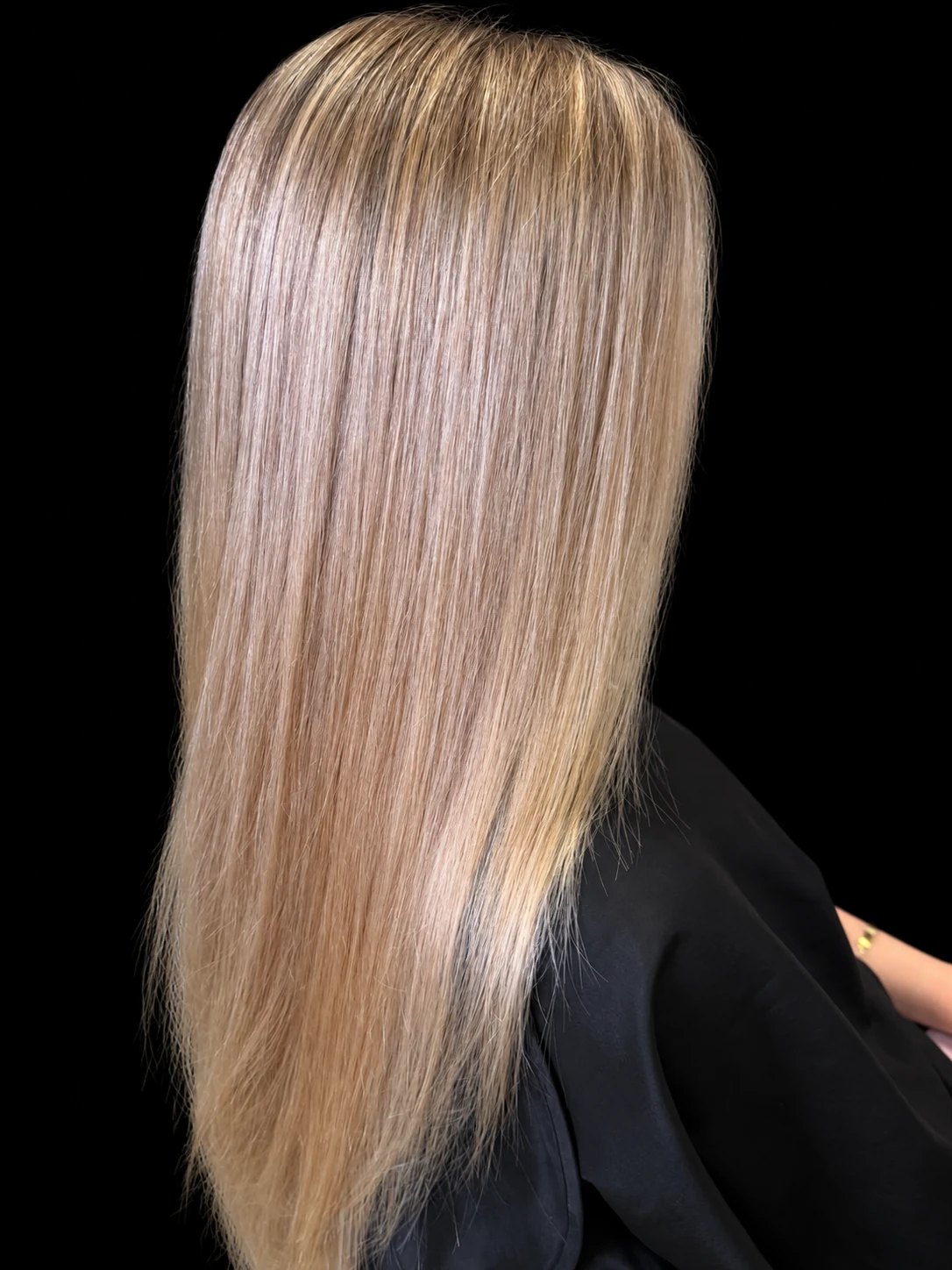 Viktoria Dudar · Beigeblond · Glatte Länge